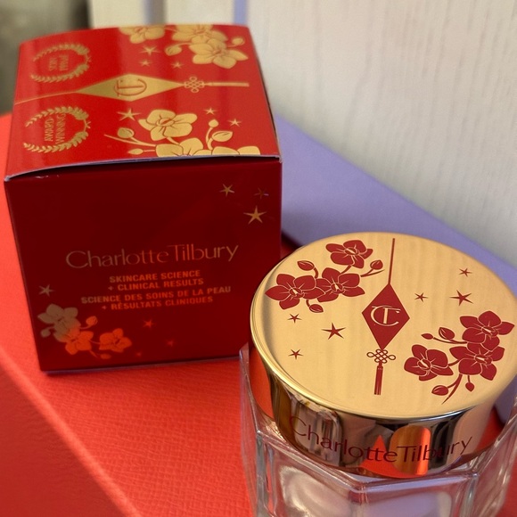 Charlotte Tilbury Magic Cream Moisturizer with Hyaluronic Acid 50 ml - Picture 3 of 5